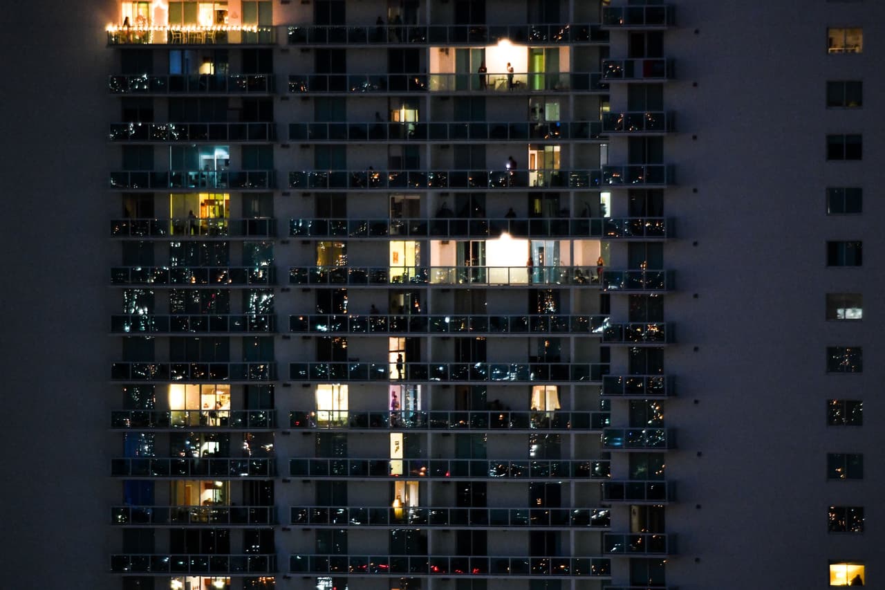 La FPL también está ofreciendo $200 de crédito a los clientes que paguen en efectivo (cash) la deuda que tienen con la empresa.
<br>