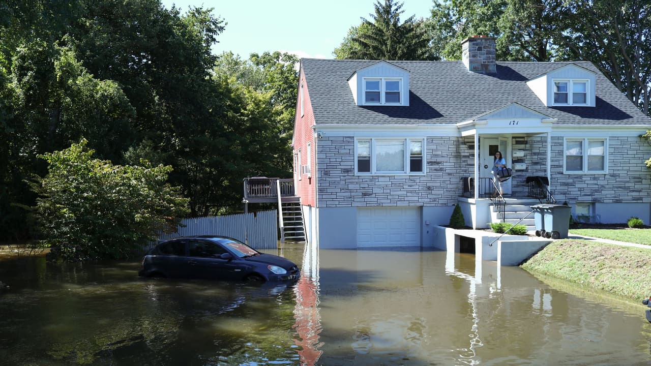 Reportan al menos 59 personas muertas en ocho estados tras el paso del huracán ‘Ida’ por el noreste del país