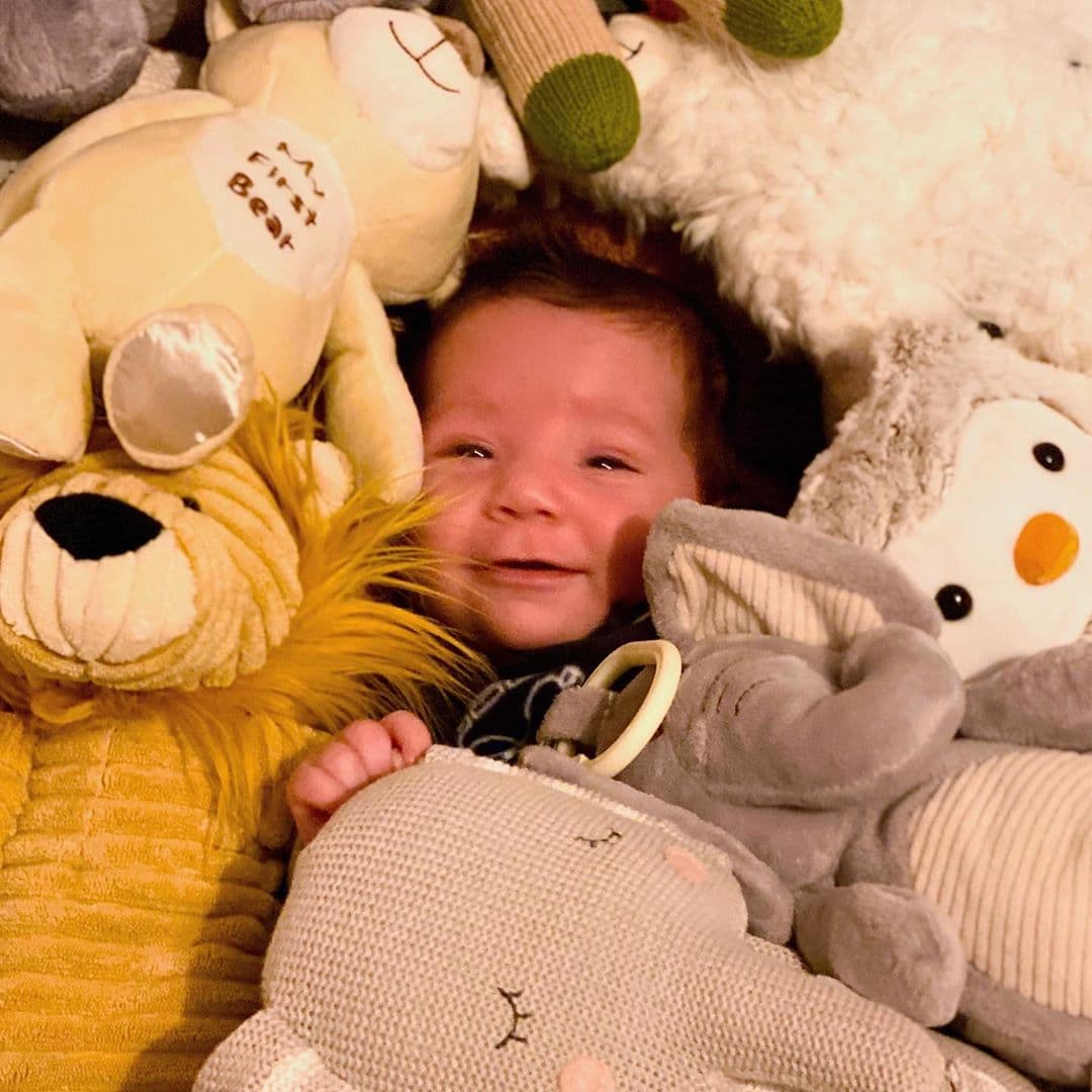 Es un niño sumamente amado por los amigos y familiares de sus padres, pero también por los fans de Andrea.