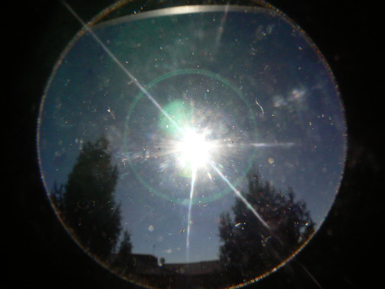 Te vamos a explicar cómo ciertas personas inescrupulosas captan estas imágenes. Pero antes debemos contarte que el primero en hablar de Nibiru fue el ufólogo ruso Zecharia Sitchi, que aseguró en 1976 haber descubierto la existencia del planeta Nibiru en unas tablillas de arcilla de Mesopotamia.