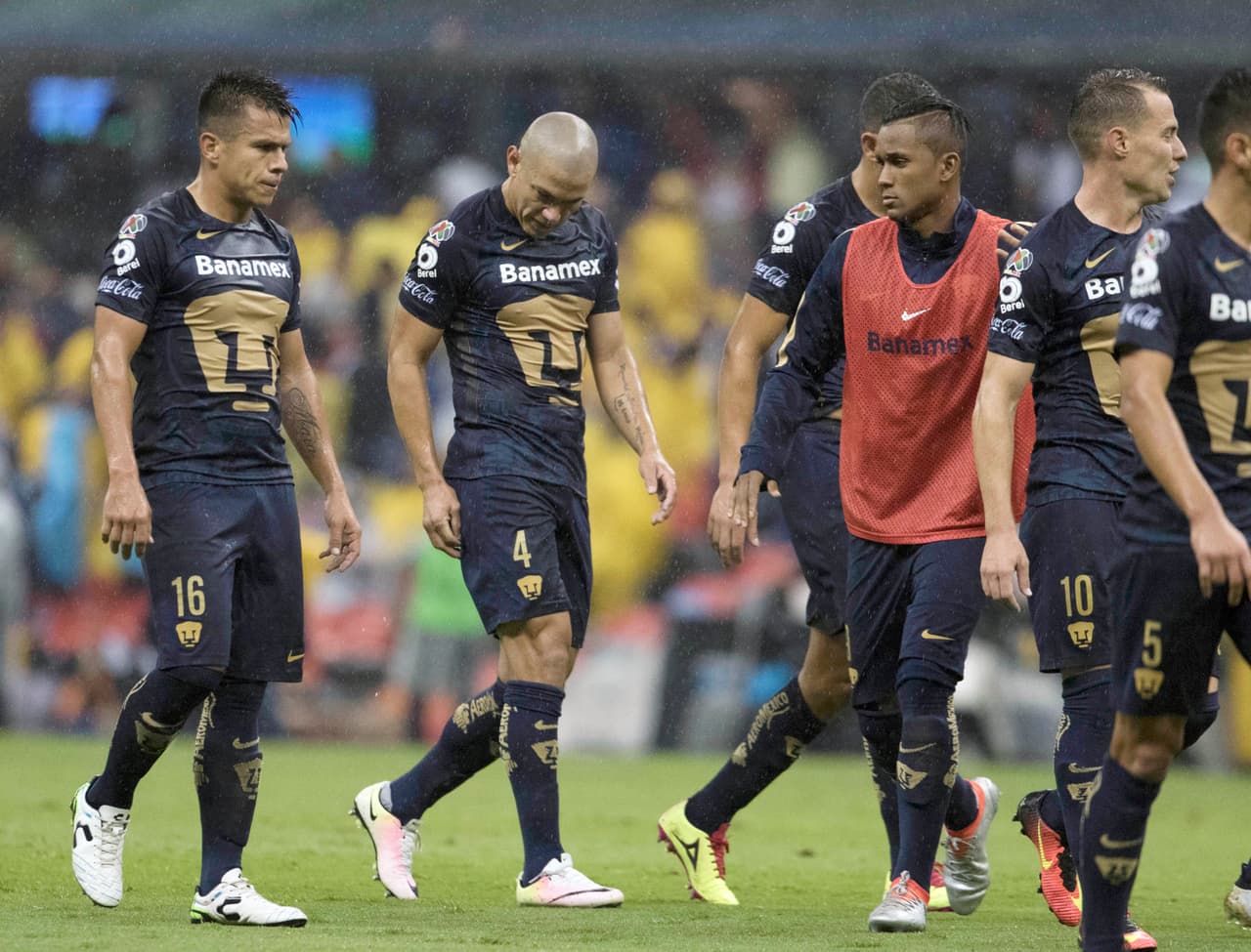 Action photo during the match America vs Pumas, Corresponding at 11st round of the Apertura 2016 Liga MX at Azteca Stadium, photo: Foto de accion durante el partido America vs Pumas, correspondiente a la Jornada 11 del Torneo Apertura 2016 de la Liga MX, en el Estadio Azteca, en la foto: Dario Veron Pumas 24/09/2016/MEXSPORT/Bernardo Maldonado