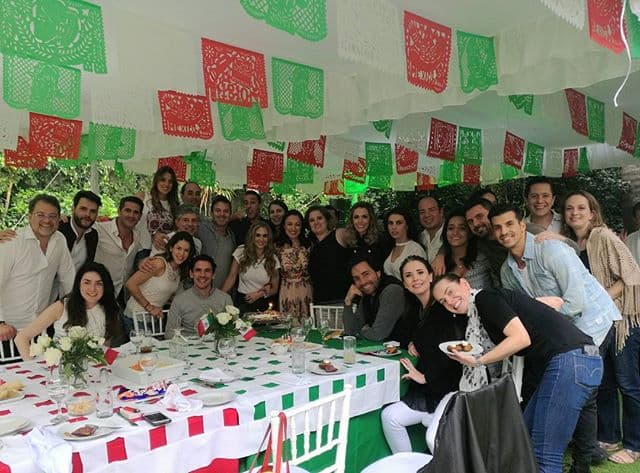 En el mes de septiembre Rodrigo le organizó una fiesta de cumpleaños a Ingrid, a la que asistieron todos sus amigos.