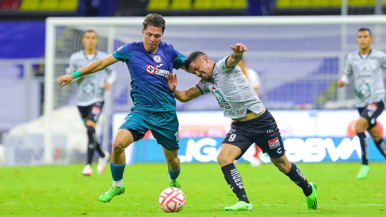 Cruz Azul se enfrenta al León en partido correspondiente al Repechaje.