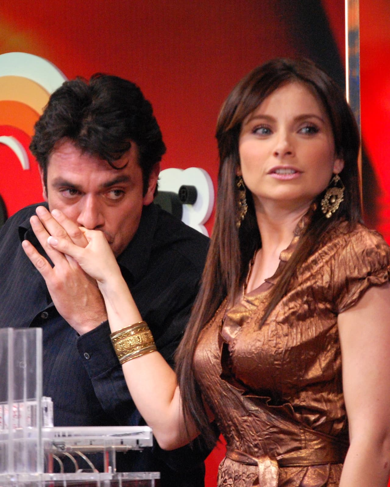 "Somos novios, quiero confirmar que ya existe una relación con 
<b><a href="http://www.univision.com/temas/elizabeth-alvarez">Elizabeth</a></b>, estoy muy feliz y encantado por esta relación. Ya lo puedo hacer público porque ya me dio el sí", aseguró 
<b><a href="http://www.univision.com/temas/jorge-salinas">Jorge Salinas</a></b> al programa radiofónico '
<b>Todo para la mujer</b>'.