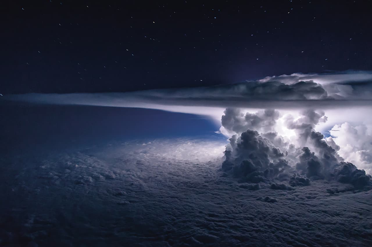 "I began photographing landscapes and cities, especially during the day. The storms came later," says Borja. "I did tests and at first I had no idea what would come out," he continued. This photograph of a storm illuminated from its center by lightning was taken over the Pacific Ocean, south of Panama. The image, which shows perfectly the development of a storm, has been studied by scientists.