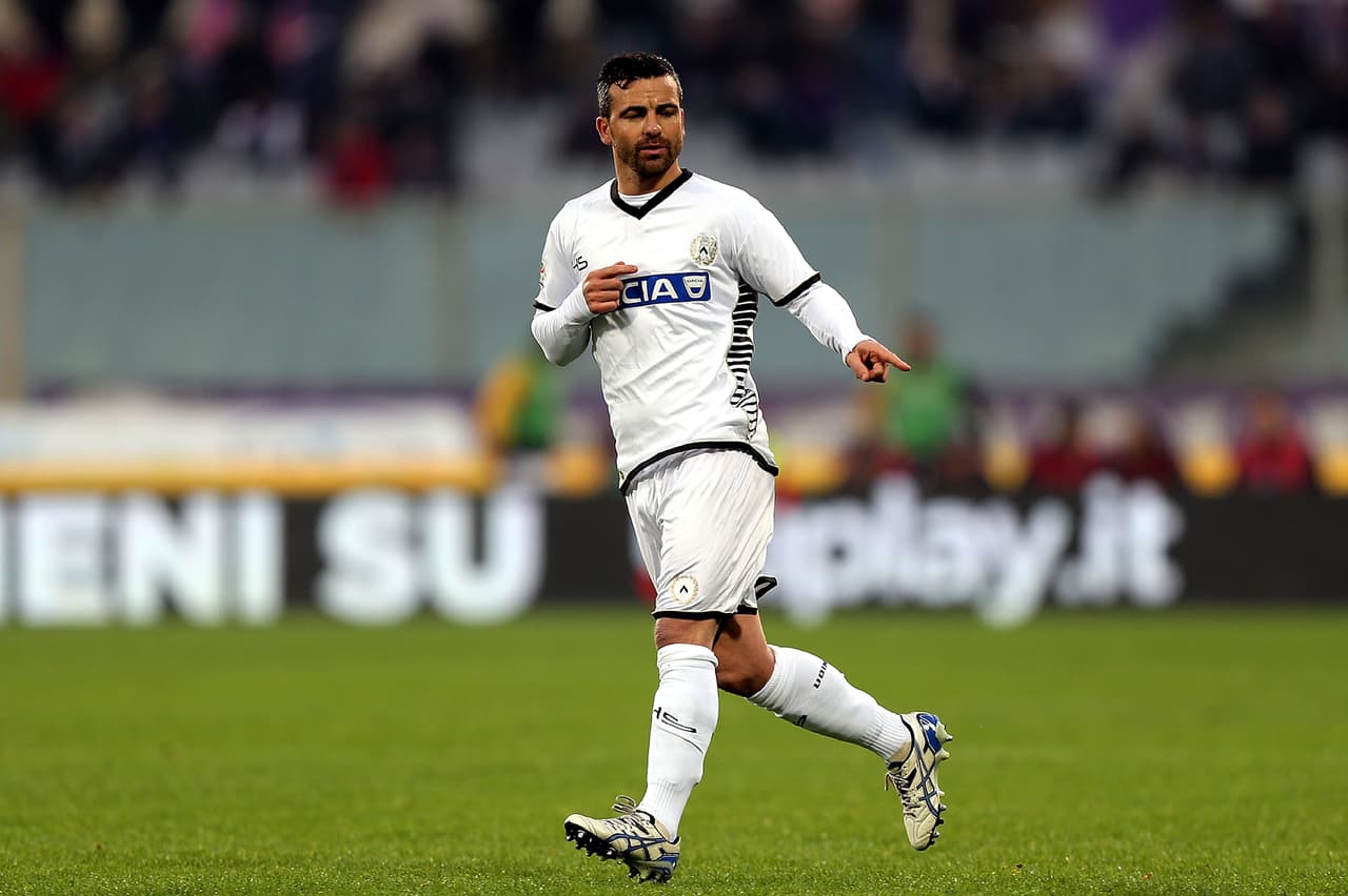 La otra opción sería contar con Antonio Di Natale como centro delantero aunque también tiende a jugar como extremo por izquierda, su único inconveniente con sus 38 años de edad ya que los 2 millones en los que está valorado, no son nada descabellados.