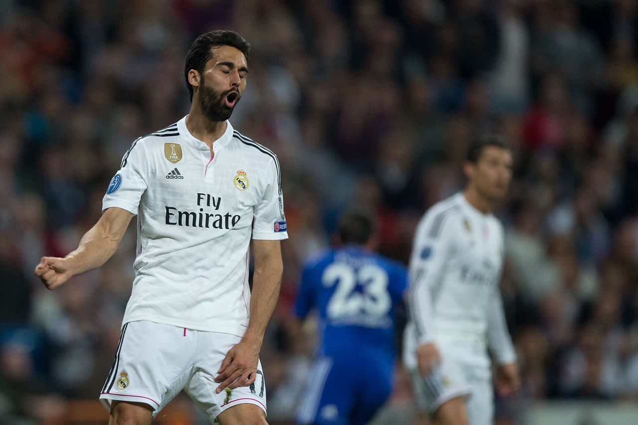 Monarcas es otro que necesita con urgencia un referente en la zaga y Álvaro Arbeloa podría caerles de maravilla ya que a pesar de ser lateral derecho nominal, ha jugado en todas las posiciones de defensa.