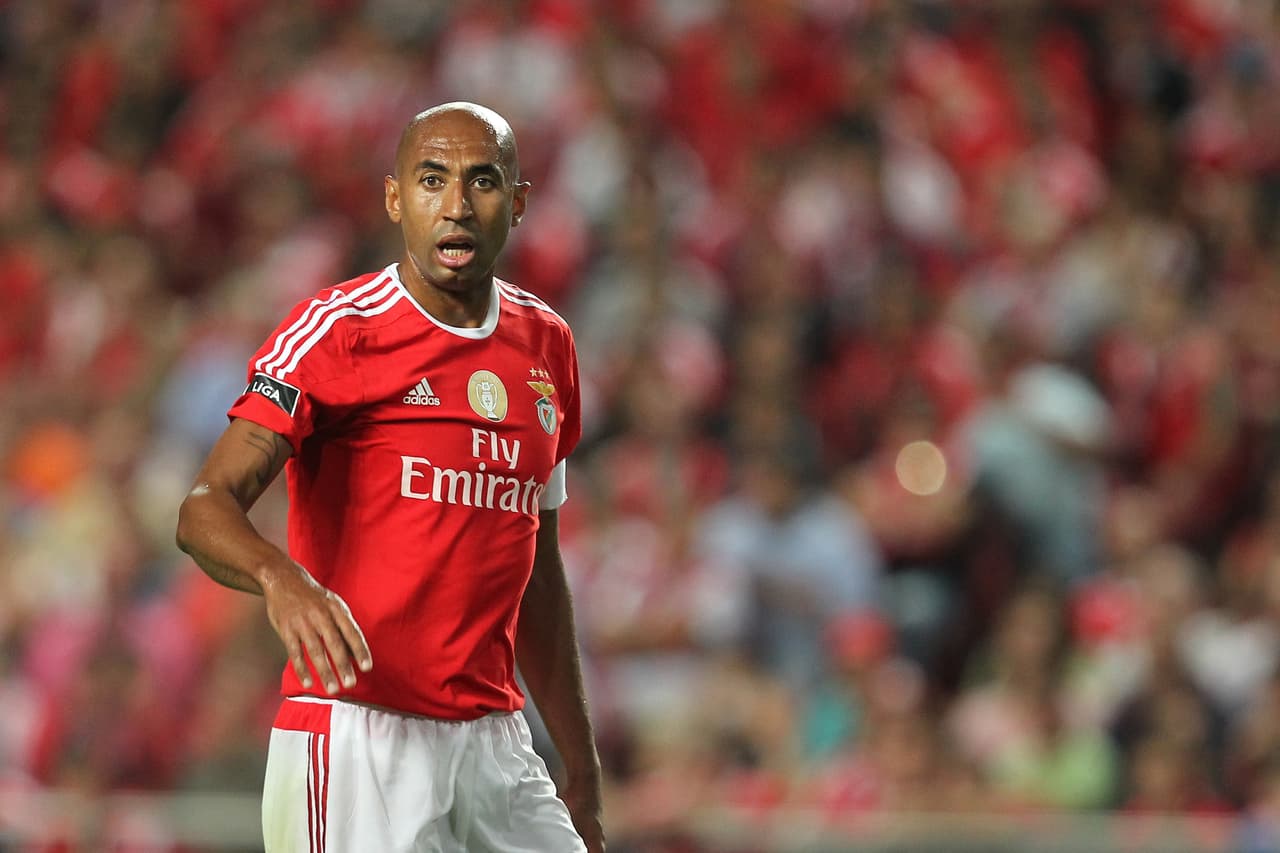 Como plan b, la franja podría pensar en el veterano brasileño Luisão que viene recuperándose de un buen rato de inactividad con el Benfica.