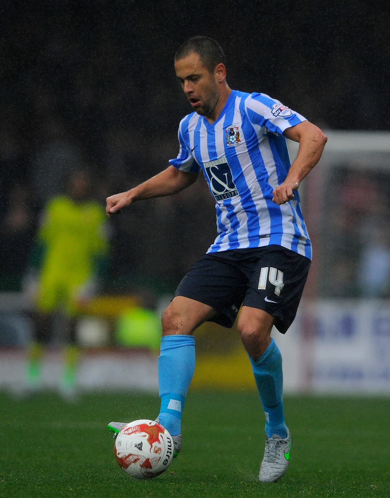 Los Gallos de Querétaro sufrieron la salida de William Da Silva y Danilinho en el medio campo por lo que la llegada de Joe Cole sería una excelente incorporación en caso de que el jugador diera marcha atrás a su intención de colgar los botines.