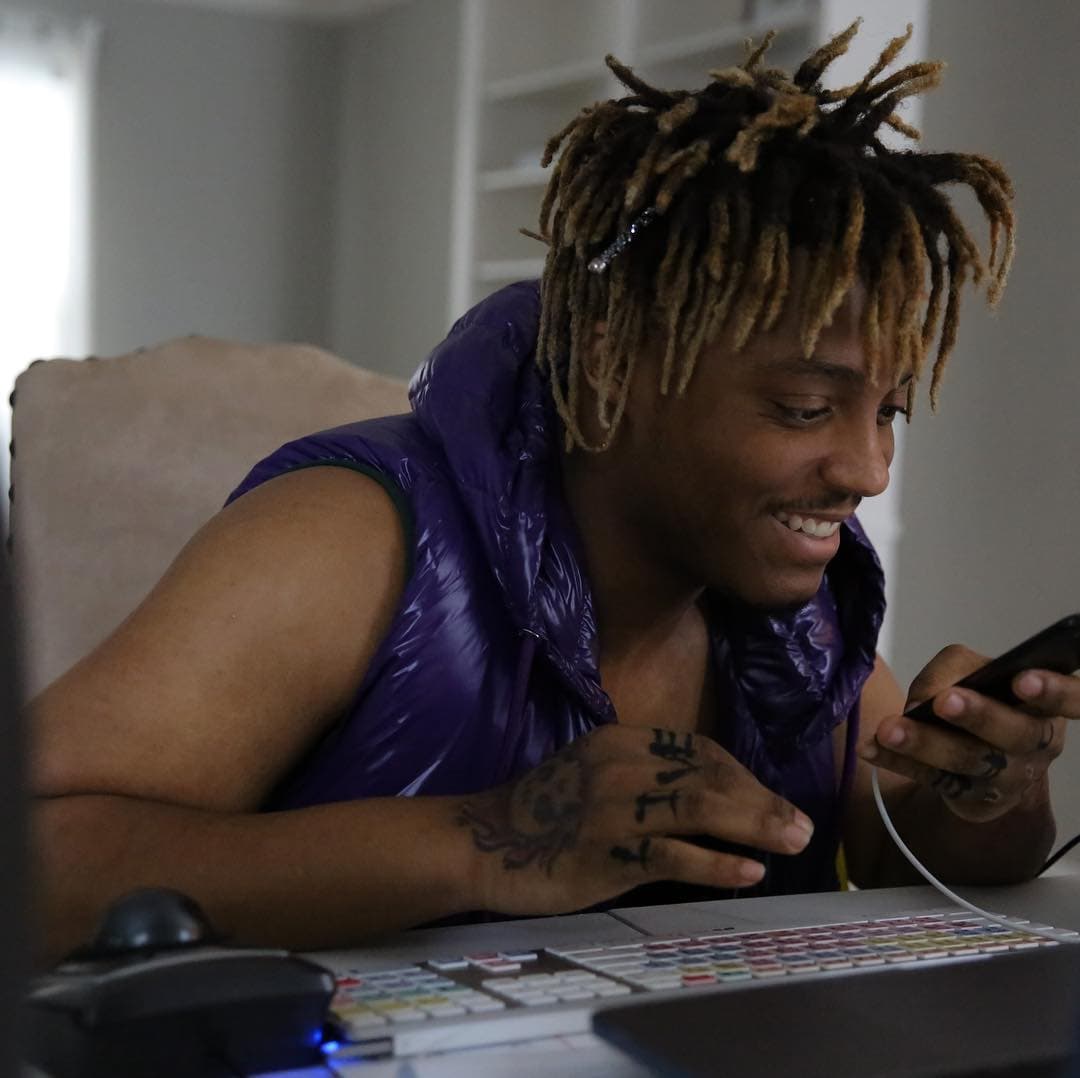 En la inspección que los agentes federales hicieron al equipaje de Juice Wrld y en la aeronave el 8 de diciembre, encontraron varias bolsas selladas al vacío que sumaban la cantidad de 70 libras de marihuana.