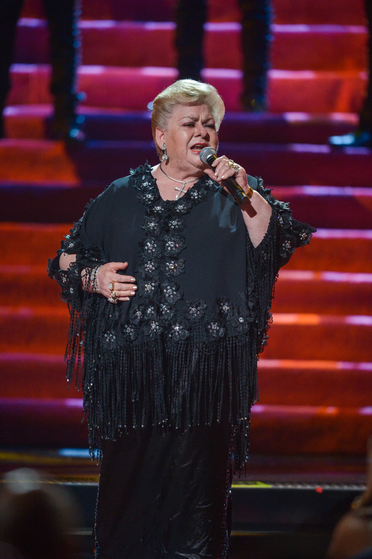 Cantó con mucho sentimiento 'Rata de dos patas'.