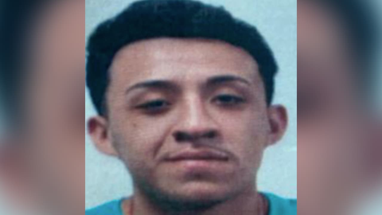 “Armado y peligroso”: Policía busca al presunto asesino de una adolescente de Carolina del Norte