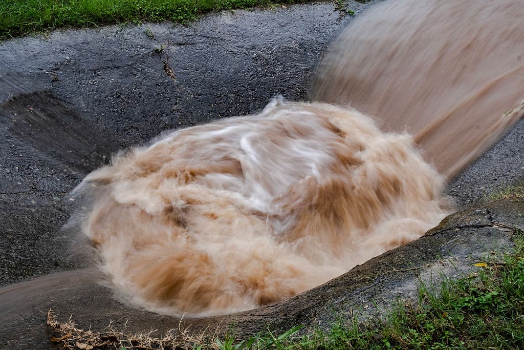 Según el científico Ryan Maue, meteorólogo privado, la tormenta del 4 de julio dejó caer 
<b>120,000 millones de galones de agua solo en el condado Kerr</b>, el más afectado durante ese evento.
