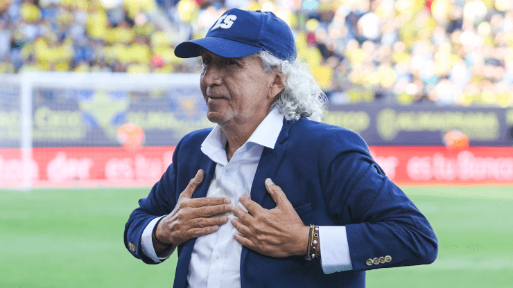 Jorge ‘Mágico’ González fue homenajeado por el Cádiz en el compromiso de la jornada 5 ante el Barcelona.
<br>