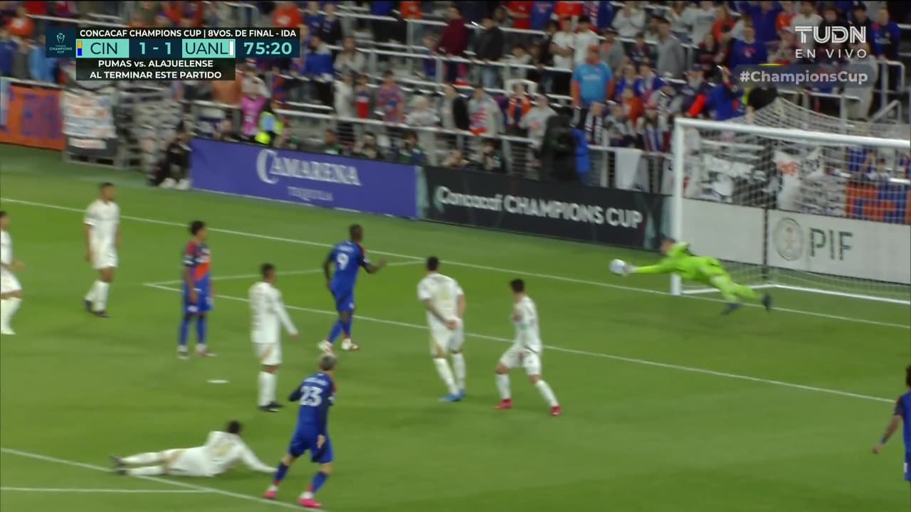 ¡Atajada enferma de Nahuel! Orellano buscaba colocar el balón cerca del poste