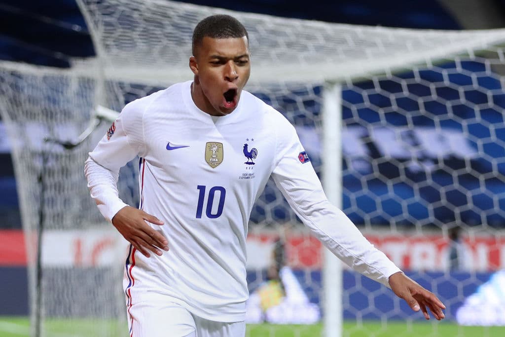 <b>Kylian Mbappé </b>
<br>(ST) - 90 - Paris Saint-Germain