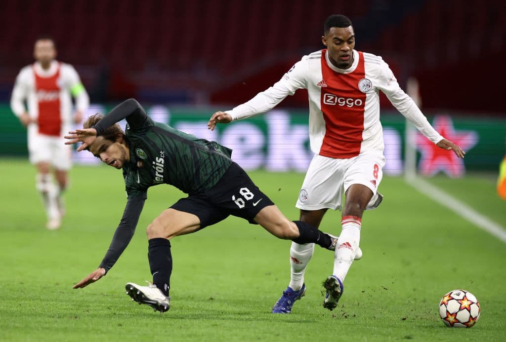 Los cuatro ofensivos del Ajax marcan en la victoria 4-2 del conjunto de Amsterdam sobre el Sporting CP y consiguen 18 puntos de 18 puntos posibles.