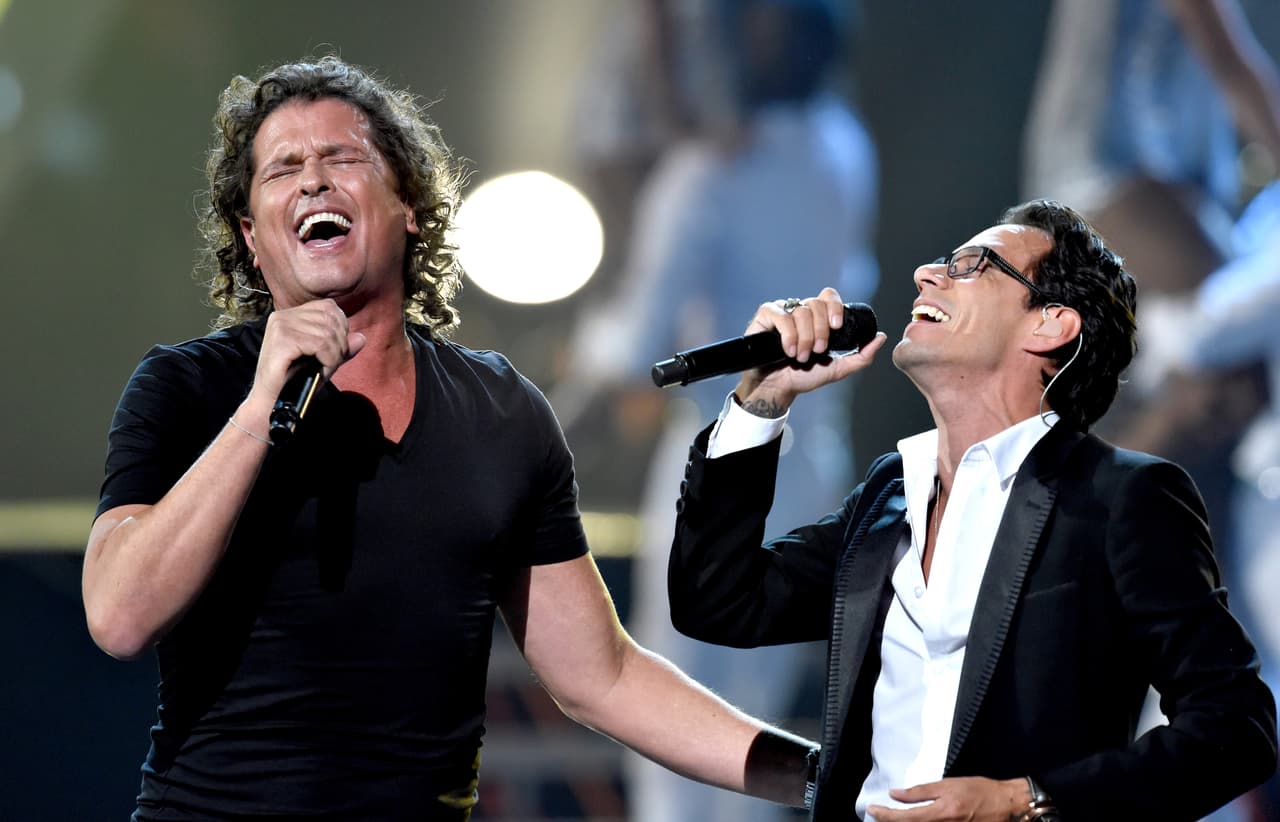 Los asistentes a la entrega 15 de Latin GRAMMY disfrutaron la presentación de Carlos Vives y Marc Anthony con el tema 'Cuando nos volvamos a encontrar', el cual ganó en la categoría Mejor Canción Tropical.