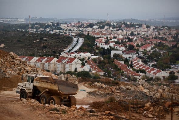 Por las dramáticas consecuencias que estos planes tendrán para la solución de dos estados, España, Gran Bretaña, Francia, Suecia y Dinamarca condenaron la decisión y convocaron a los embajadores israelíes en sus respectivas capitales para dar explicaciones y pedirles que Israel "retire el proyecto".