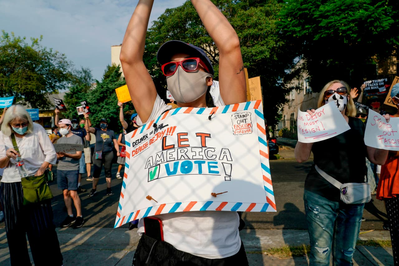 Este sábado, un grupo de manifestantes de manifestó en Atwater Village, San Marino, Hollywood y South Pasadena, en sintonía con manifestaciones de Nueva York.
<br>