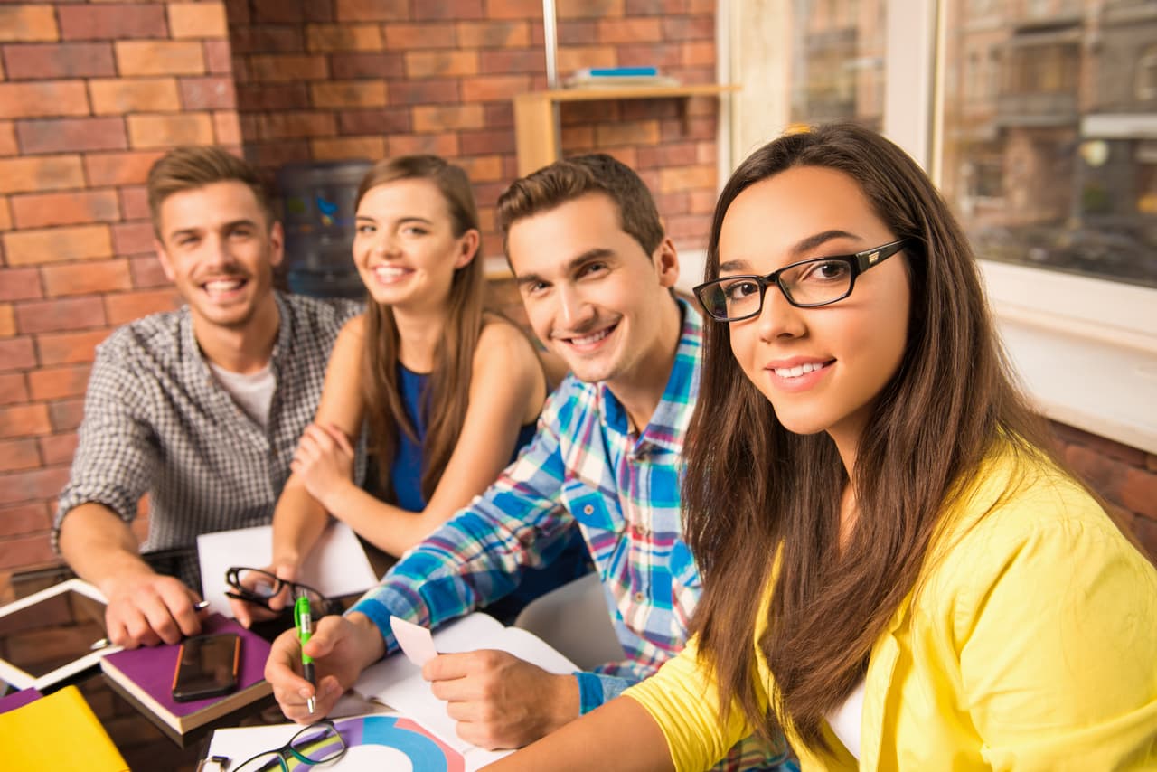 Continúa tu buena estabilidad laboral y si no te impacientas podrás conseguir todo lo que te has propuesto. Cada cosa lleva su tiempo y es menester hacerlo con inteligencia para no dejar a medias lo que debía realizarse de manera completa.