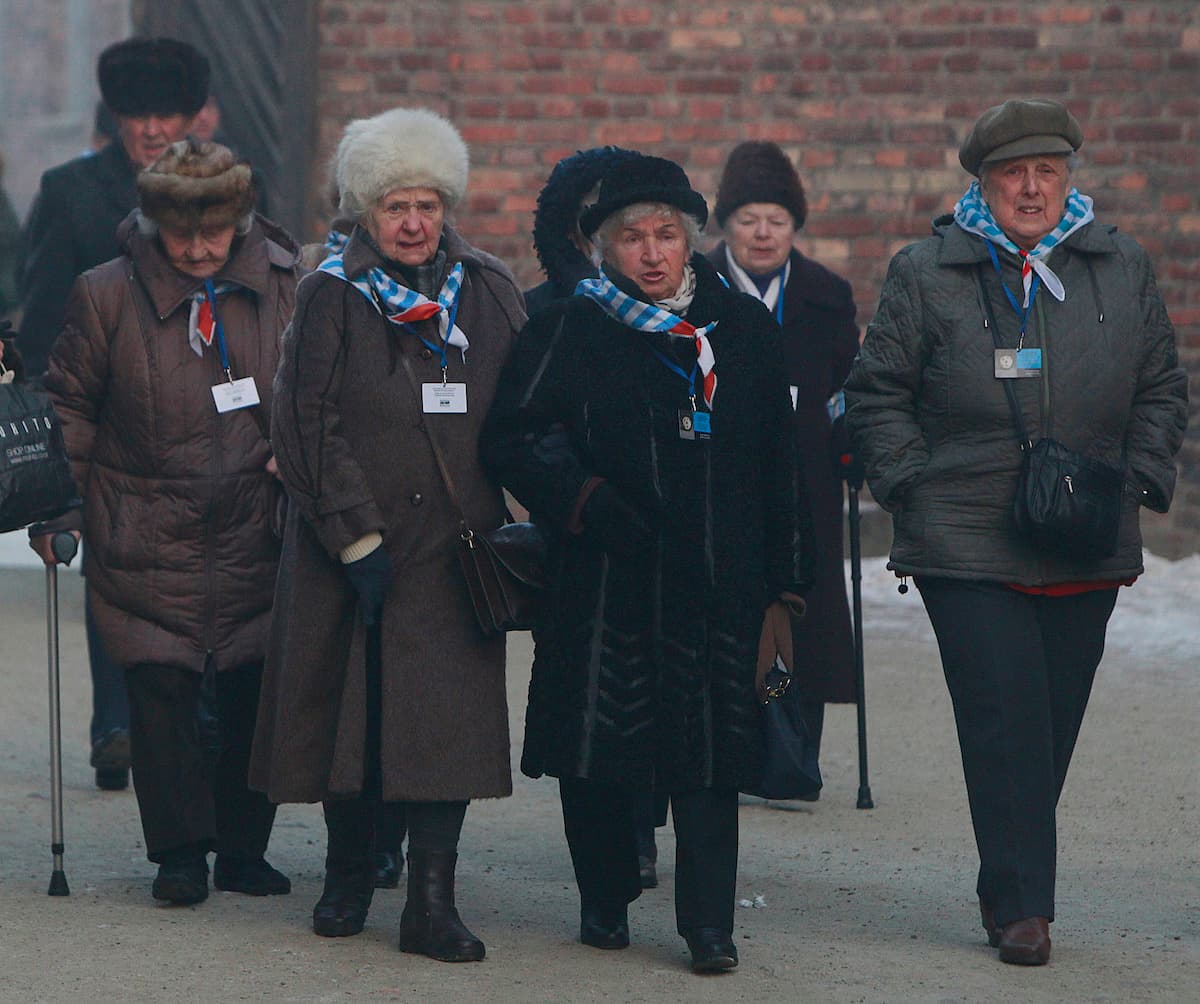 Un grupo de sobrevivientes del campo de exterminio participaron en el acto celebrado este viernes.