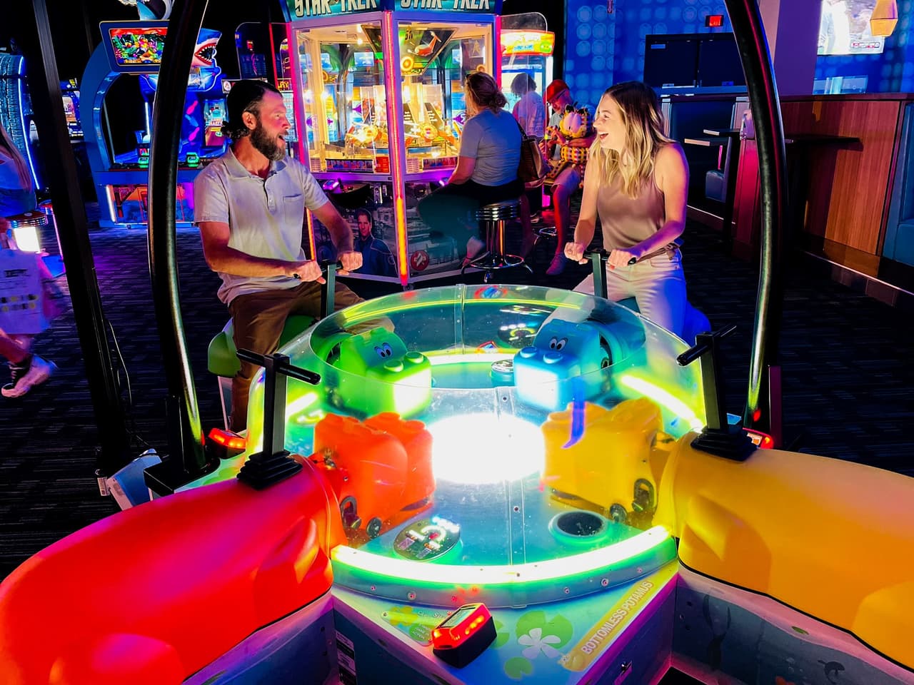 <b>VE A LAS “MAQUINITAS”.</b> Si vives en Filadelfia, por ejemplo, contarás con una amplia variedad de opciones para divertirte con juegos de video, zip lines y mucho más. En resumen, tienes de dónde escoger.