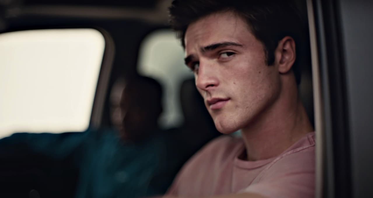 <b>Nate</b>
<br>Es un joven que guarda mucho rencor y enojo. Esto lo orilla a tomar acciones impulsivas que arriesgaban la vida de otros y con las cuales quiere demostrar que nadie puede intimidarlo.