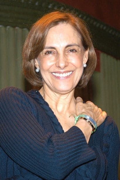 Su abuelo es el afamado director de cine Julio Bracho y su tía la talentosa y legendaria actriz Diana Bracho.