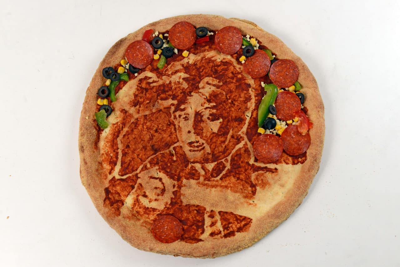 Nathan Wyburn es cinéfilo de corazón y amante de la pizza.