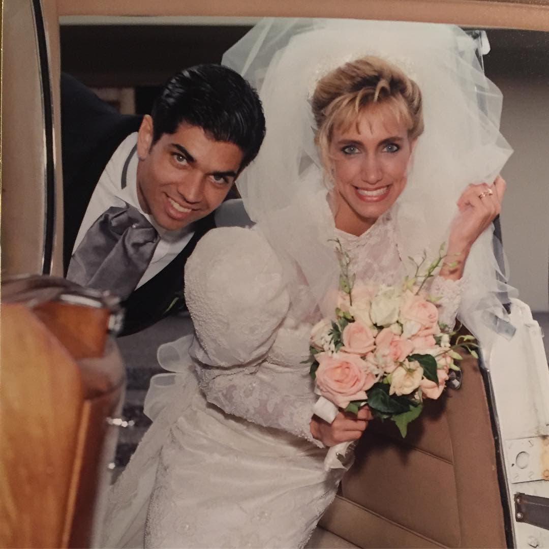 La relación de la sobrina del productor Emilio Estefan y el empresario comenzó cuando ella trabajaba en
<b><a href="https://www.univision.com/shows/sabado-gigante/los-ninos-que-hicieron-historia-en-sabado-gigante-video" target="_blank">Sábado Gigante</a></b>. En una entrevista, él reveló que fue cuando le enseñaron un retrato de la presentadora cubana en bikini cuando dijo: "Yo la quiero conocer". Se casaron en 1992 y su matrimonio era considerado sólido y duradero.