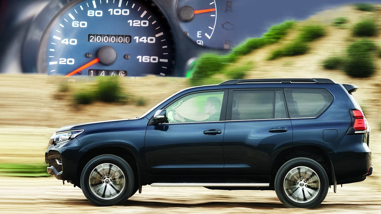 Según un reciente estudio llevado a cabo por la firma de investigación automotriz 
<a href="https://www.iseecars.com/"><u>iSeeCars</u></a>, las camionetas SUVs de tamaño completo son las que más probabilidades tienen de superar las 200,000 millas (321,869 kms), un registro que últimamente se ha convertido en punto de referencia para demostrar longevidad y confiabilidad en la industria del automóvil.
<br>
<br>Para este estudio, el equipo de investigadores analizó más de 11.8 millones de transacciones por carros usados durante el año 2020. Para cada modelo, se obtuvo el porcentaje de unidades con al menos 200,000 millas recorridas y a partir de allí se creó una lista con el Top 16.