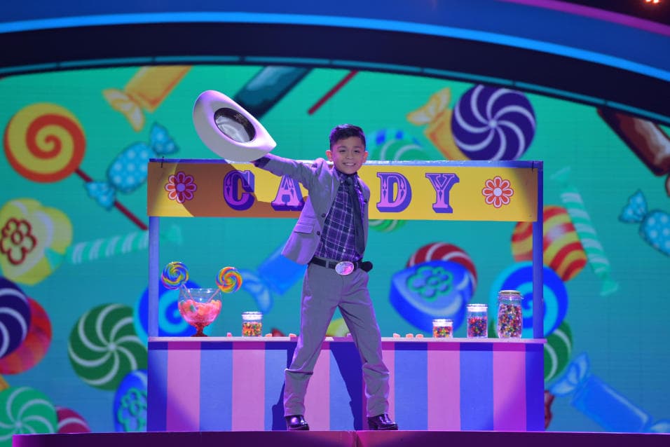 Con un gran estilo y ritmo de banda, 
<b>Joel</b> interpretó 'Pistearé'.