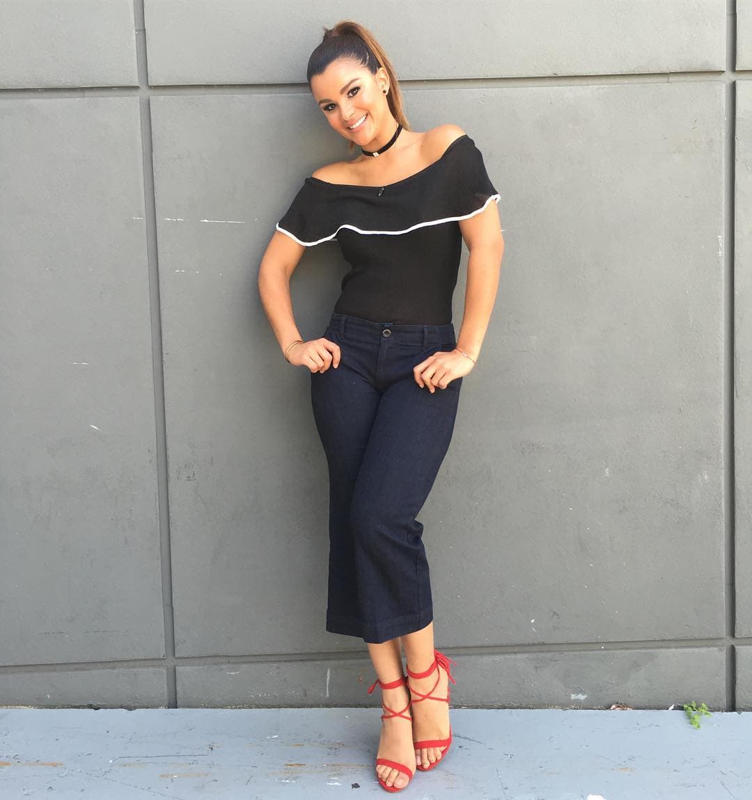 Clarissa Molina tuvo que tomar un entrenamiento para manejar armas de fuego.