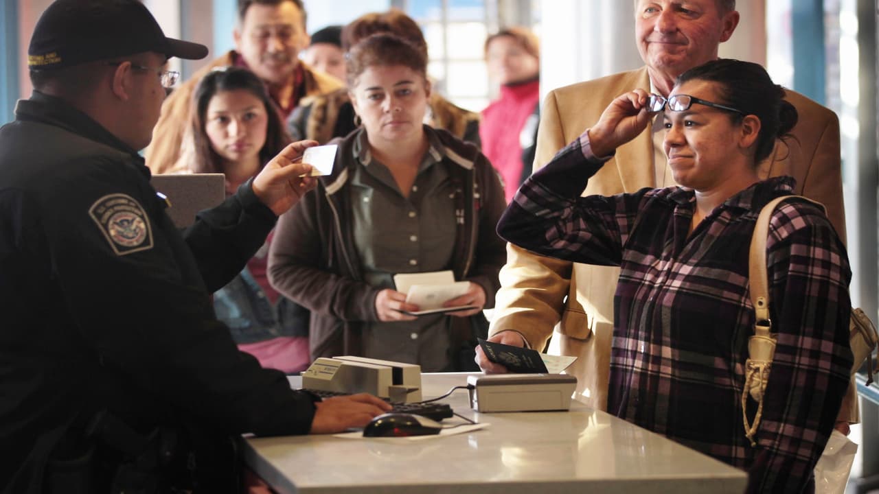 Revelan detalles para la reapertura de la frontera a turistas completamente vacunados