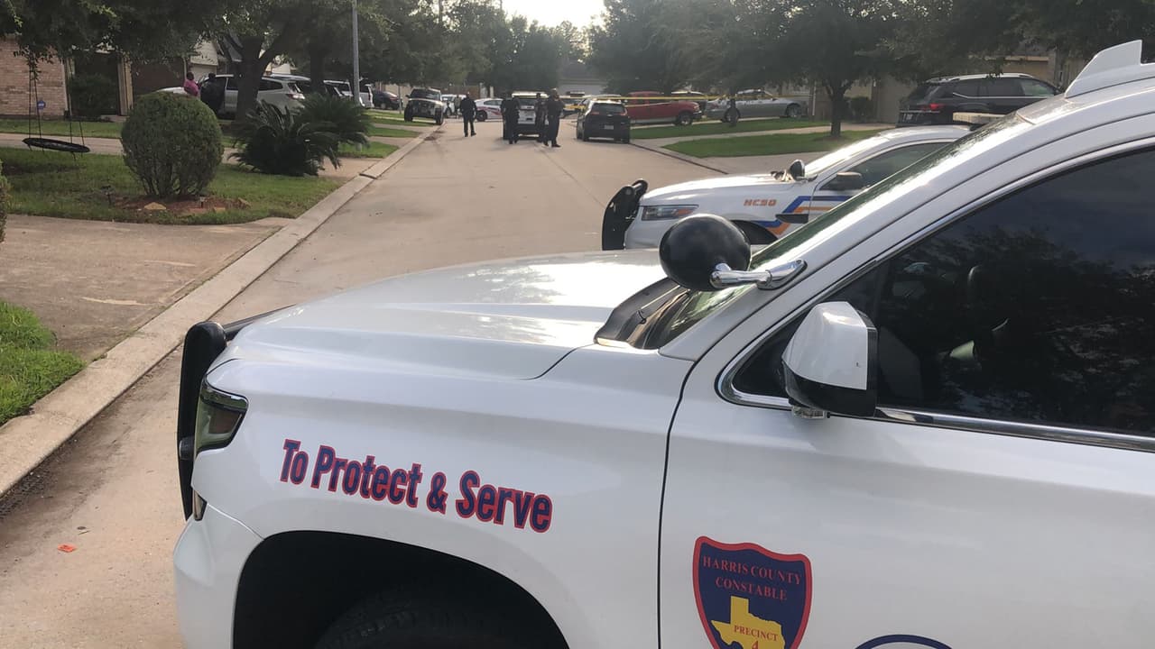 El bebé fue hallado en la casa de un pariente, aunque hasta el momento las autoridades no han dado a conocer más detalles sobre cómo el menor llegó ahí.