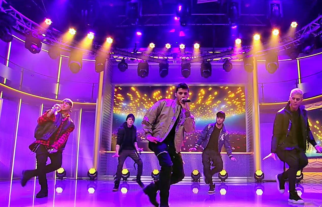 La mañana no podía ser más amena cuando los veintiañeros interpretaron dos de sus éxitos musicales.