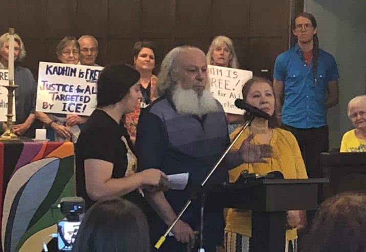 Kadhim Al-bumohammed, residente de Albuqurque y refugiado iraquí, de 66 años, buscó refugio en una iglesia local hace más de 2 años.
<br>