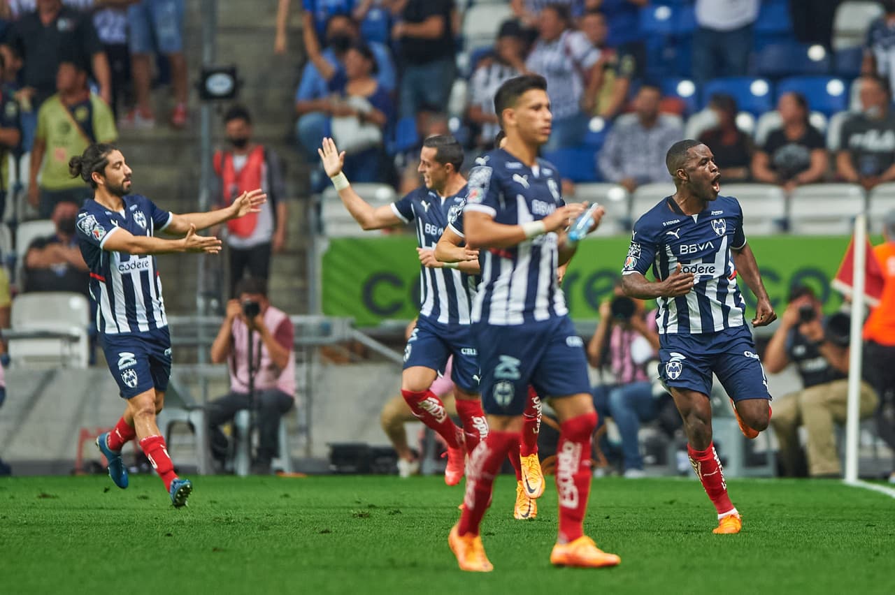 Pero 4 minutos después, Joel Campbell encontró el empate para Rayados tras un rebote de Ochoa nacido de un disparo de Funes Mori. El balón impactó en la mano de un defensa de América, pero el gol contó.