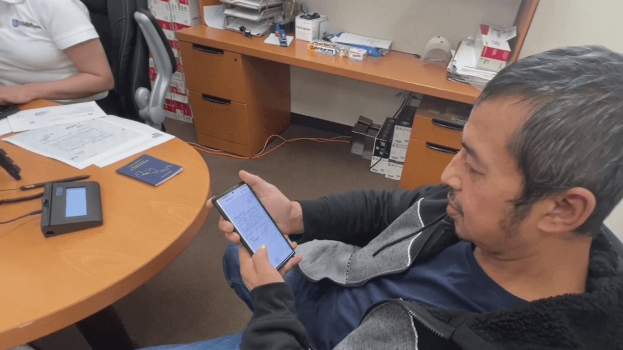 Salvadoreños pueden obtener su partida de nacimiento en línea y en consulados de EEUU