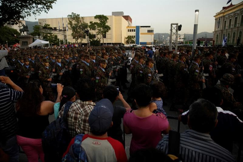 Las pandillas, un fenómeno considerado como herencia de la guerra civil (1980-1992) y que se fortaleció con la deportación de pandilleros de Estados Unidos, han resistido a los planes de seguridad implementados en las últimas cuatro administraciones.