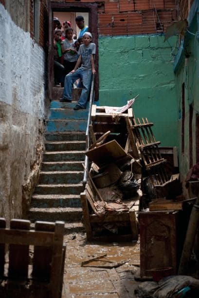 Costa Rica, Nicaragua, Honduras, El Salvador y Guatemala declararon desde el miércoles alertas preventivas y de evacuación ante la llegada de "Matthew", la decimotercera tormenta que se ha formado en el Caribe, a lo que se han sumado siete huracanes. La temporada de huracanes en el Caribe inició el 1 de junio y se extiende hasta el 30 de noviembre.