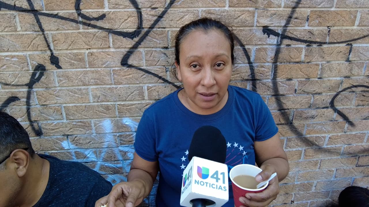 “
<b>No podíamos salir porque estaba entrando mucho humo</b> por la parte de atrás de las escaleras de emergencia. 
<b>Yo pensé que íbamos a morir ahí</b>”, comentó Maximina Romero.
<br>