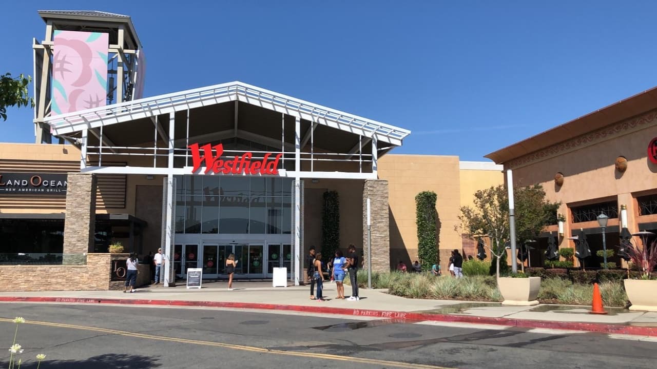 Abre la Galleria Mall en Roseville después de cerrar por dos meses por el coronavirus