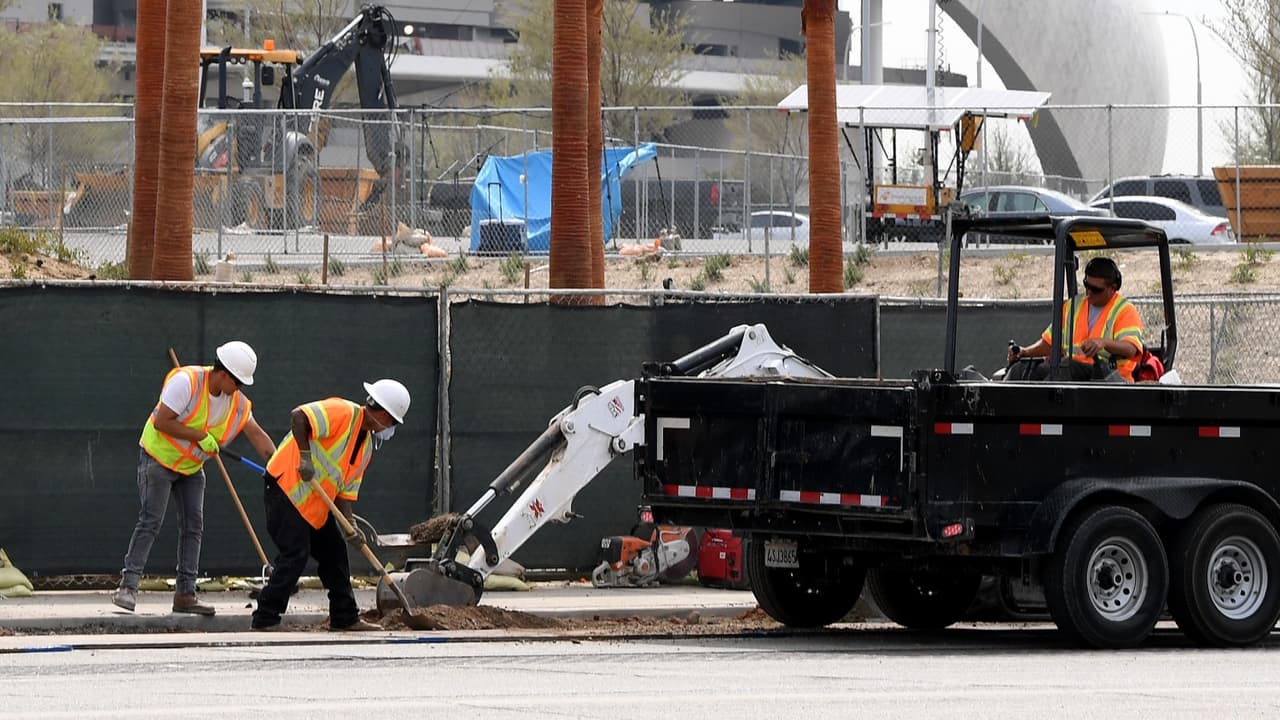 Trabajadores de la construcción en California durante la pandemia de coronavirus.