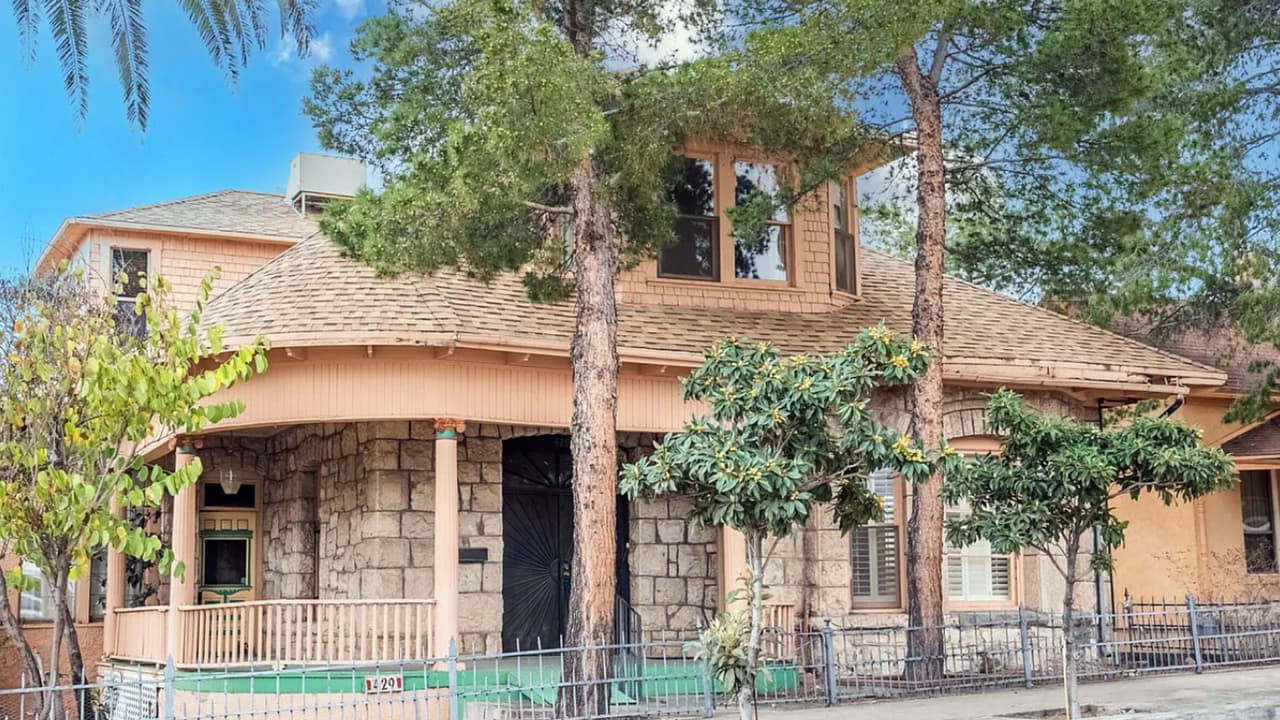 Familia de exgobernador demanda a la Universidad de Arizona por su antigua casa en Nogales