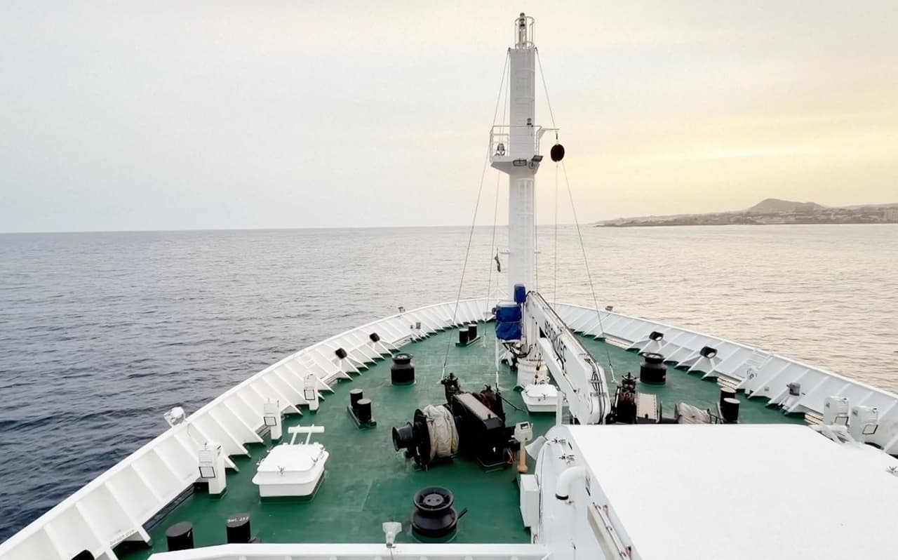 El MV Hondius, un crucero con bandera holandesa y casi 150 personas a bordo, permanece frente a las costas de Cabo Verde el martes 5 de mayo de 2026