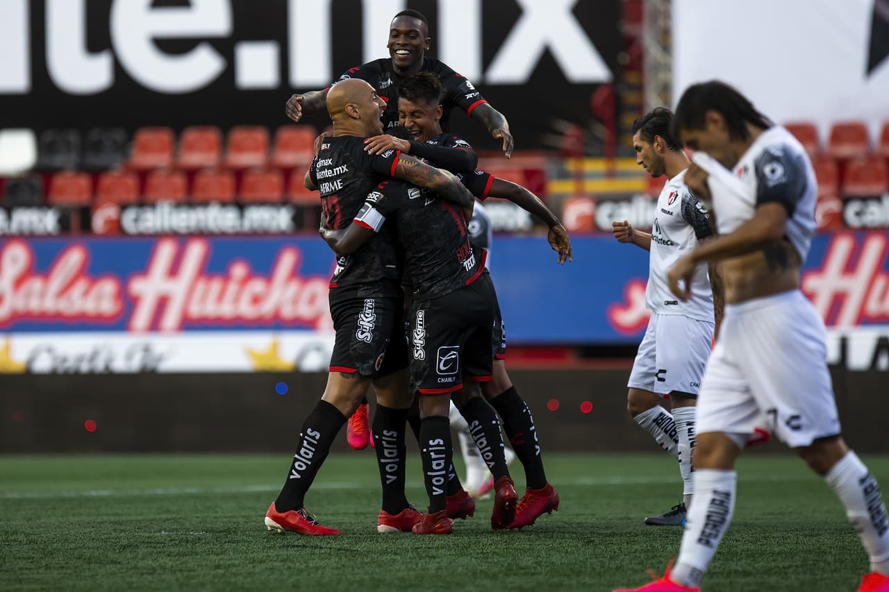 Mandó el balón al fondo del arco tras golpear el balón con la pierna derecha desde el corazón del área.