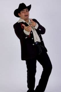 Rey Sánchez se 'pone bien crazy' con nueva canción