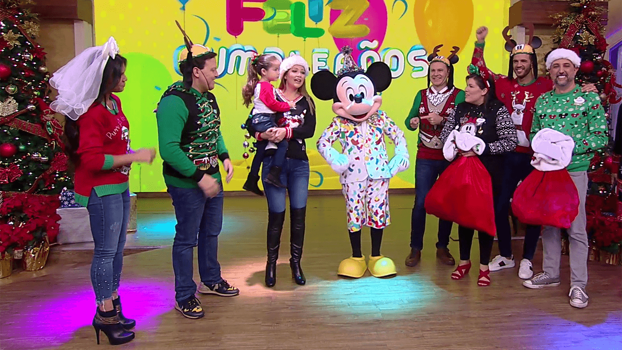 La primera aparición de Giulietta fue para convivir con Mickey Mouse, quien aprovechando su visita festejó a los cumpleañeros del día.